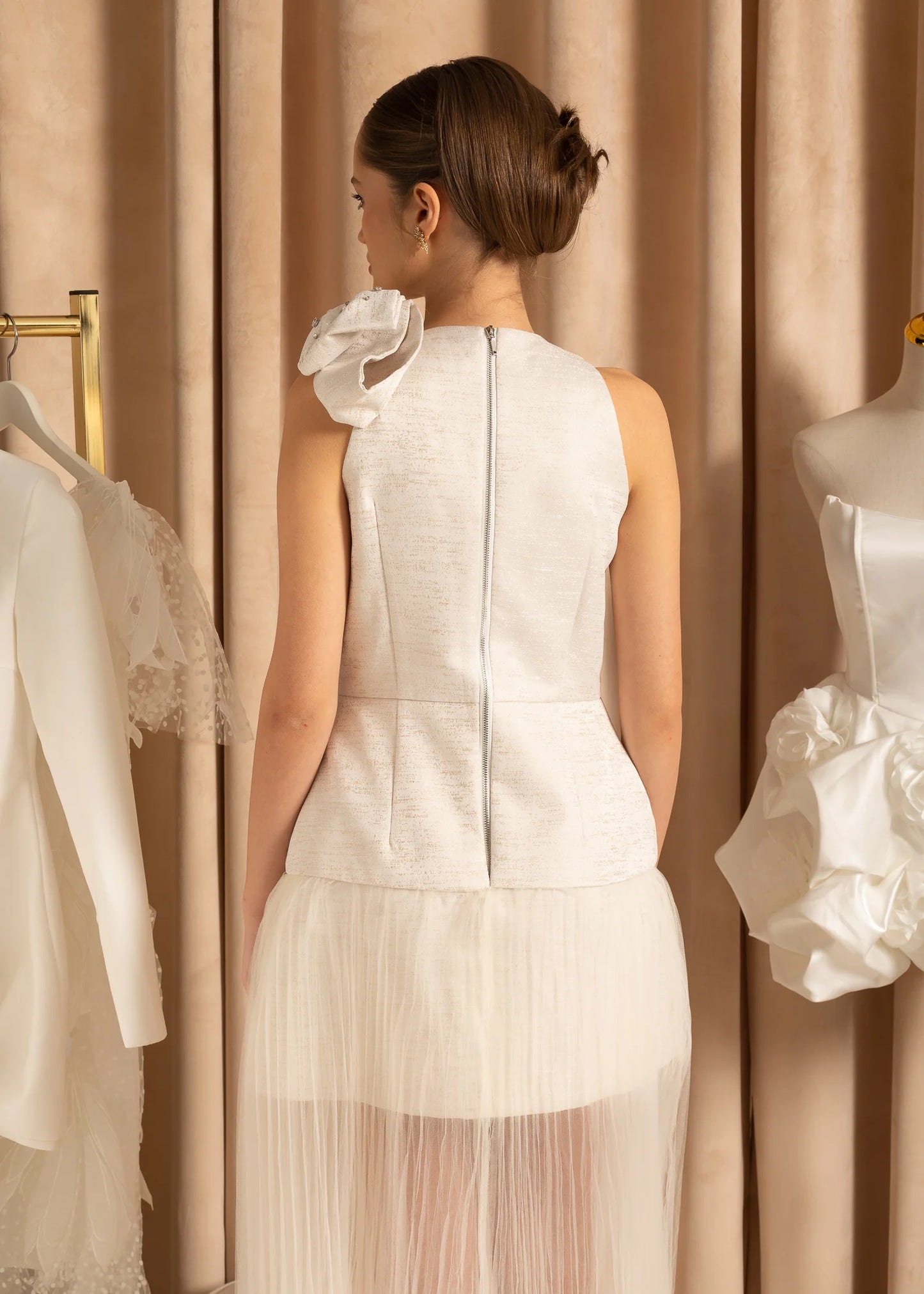 Fitted Dress With Tulle Skirt And Decorative Shoulder Bow- Ivoire