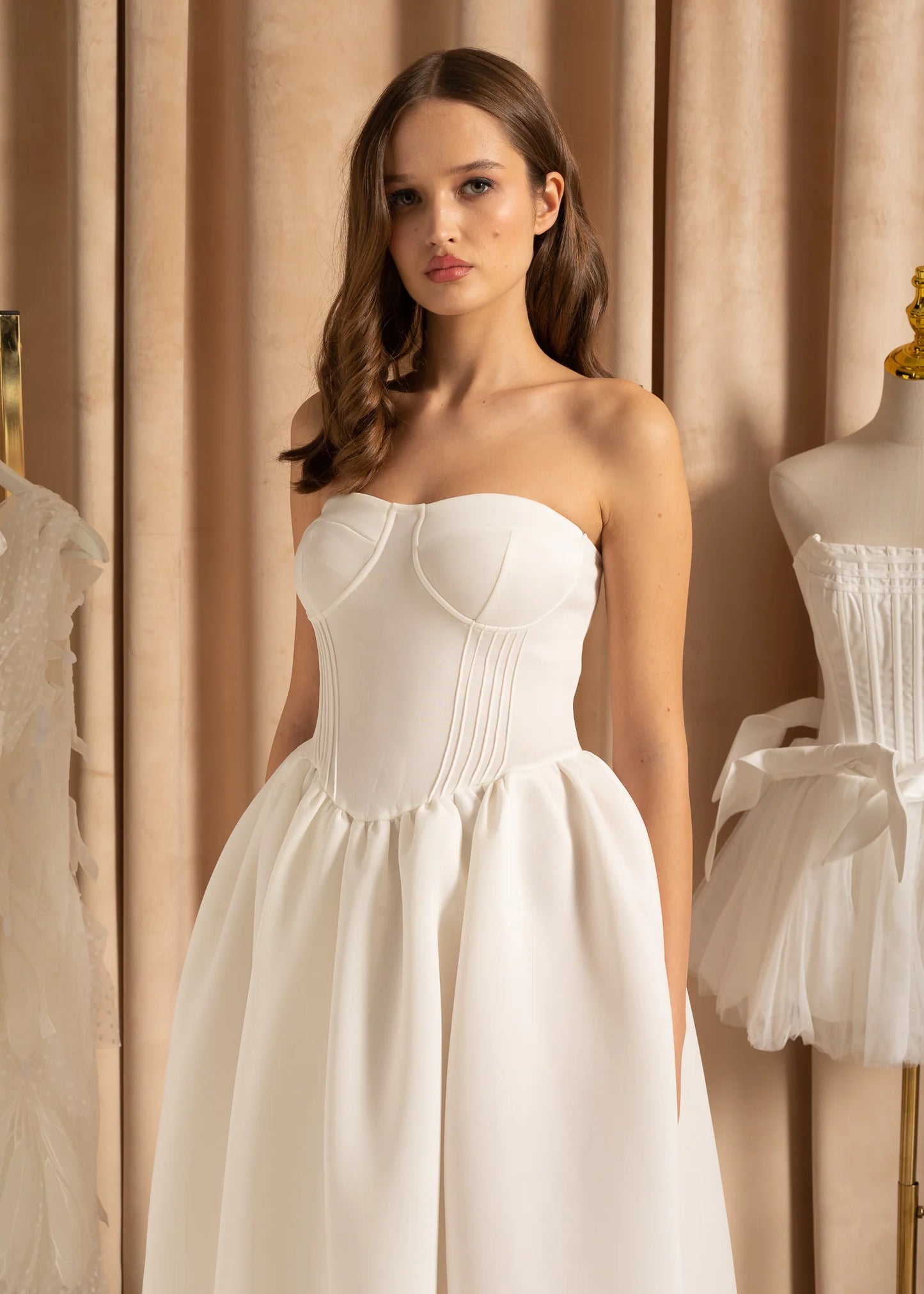 Elegant Strapless Dress With Fitted Bodice And Midi Skirt - White