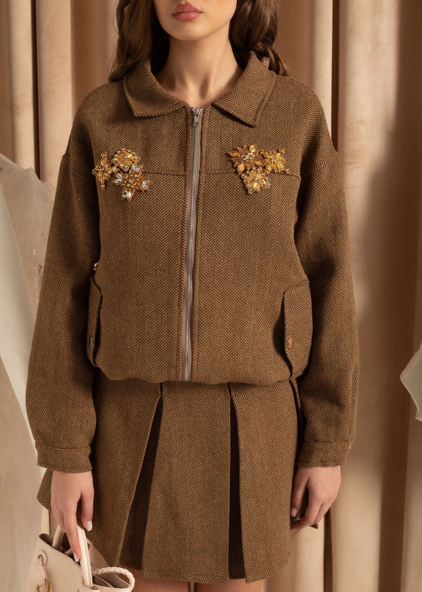 Knitted Two Piece Ensemble With Zip-up Jacket And Pleated Skirt - Brown