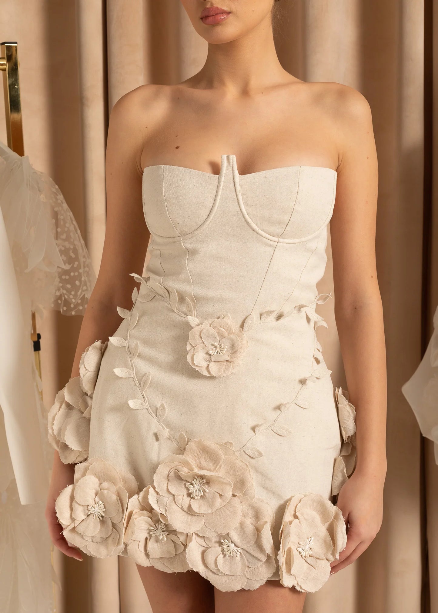 Mini Bustier Dress With 3D Floral Details - Ivoire