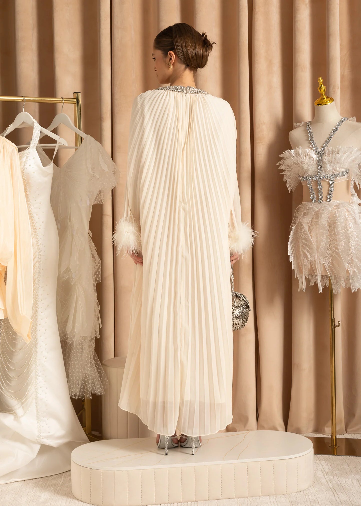 Elegant Ribbed Dress With Fluffy Cuffs And Sparkling Neckline Adornments - Ivoire
