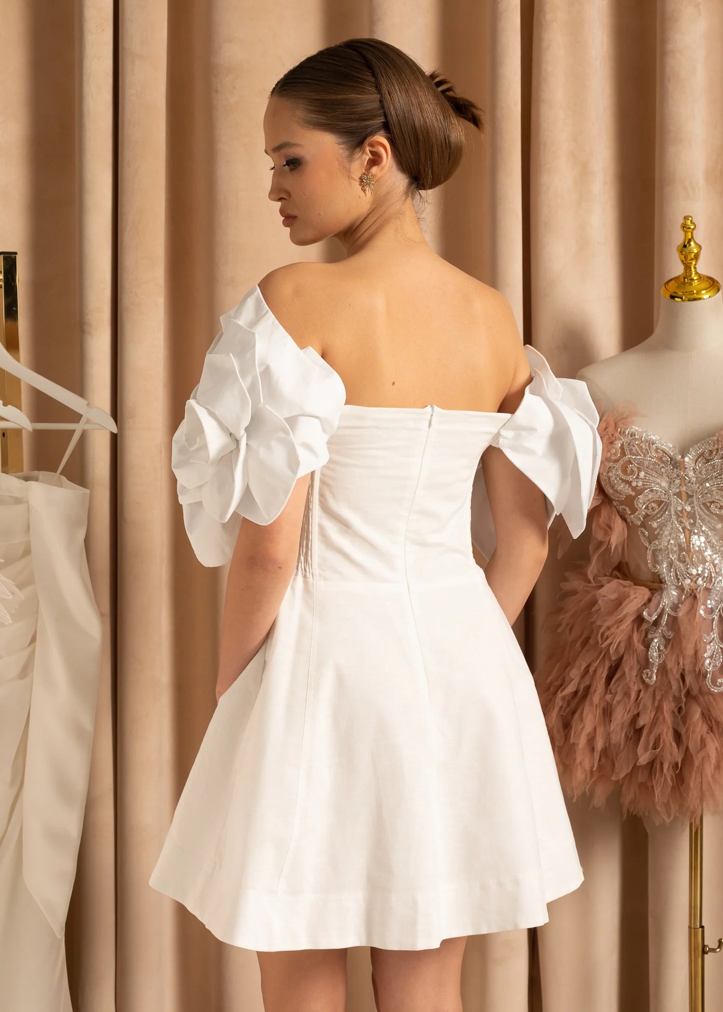 Elegant Mini Dress With Oversized Neckline Flowers - White