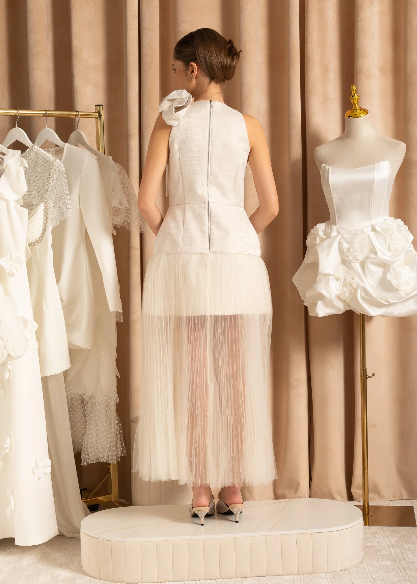 Fitted Dress With Tulle Skirt And Decorative Shoulder Bow- Ivoire