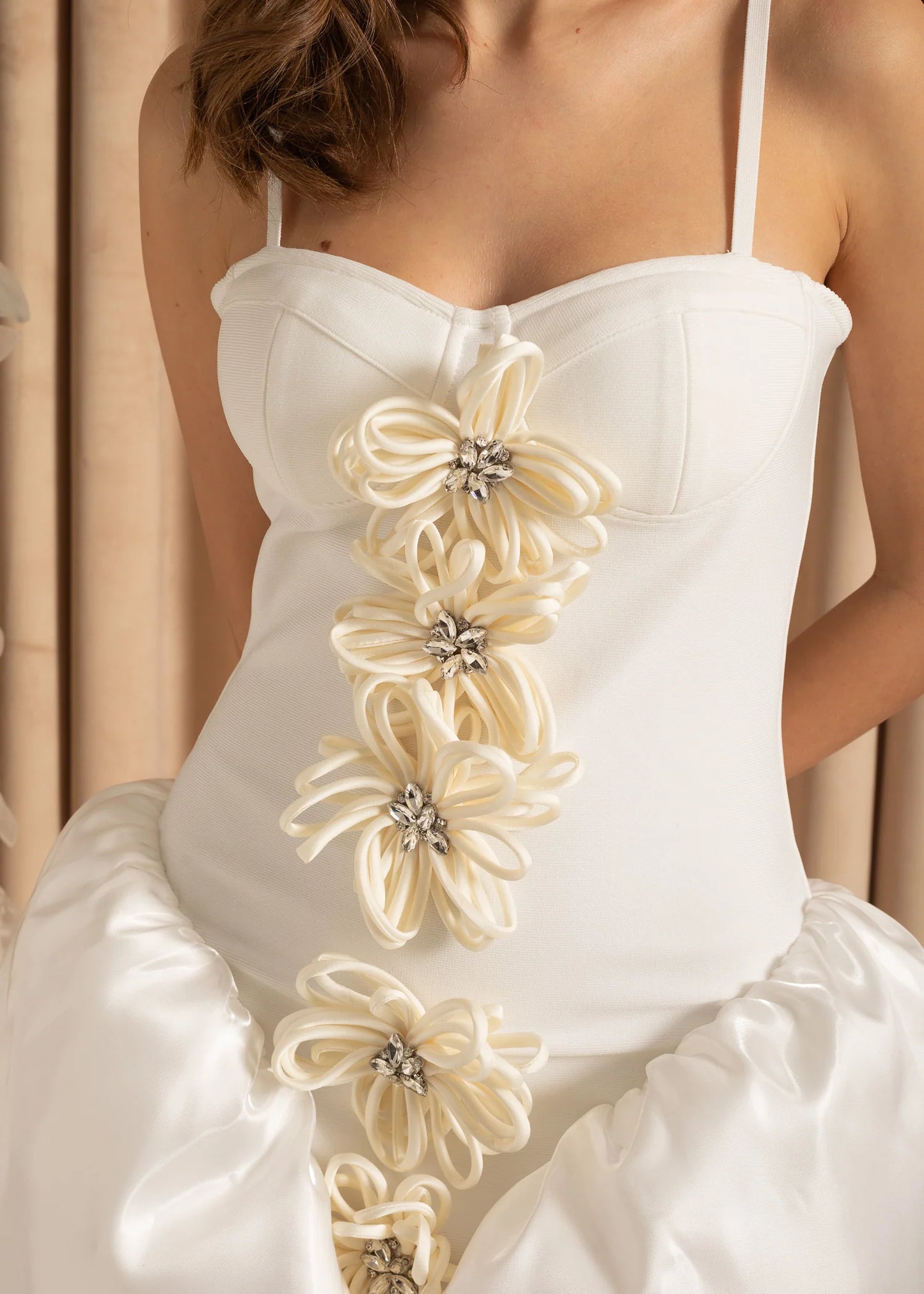 Mini Dress With Ruffled Skirt And Wire Flowers Apliques - White
