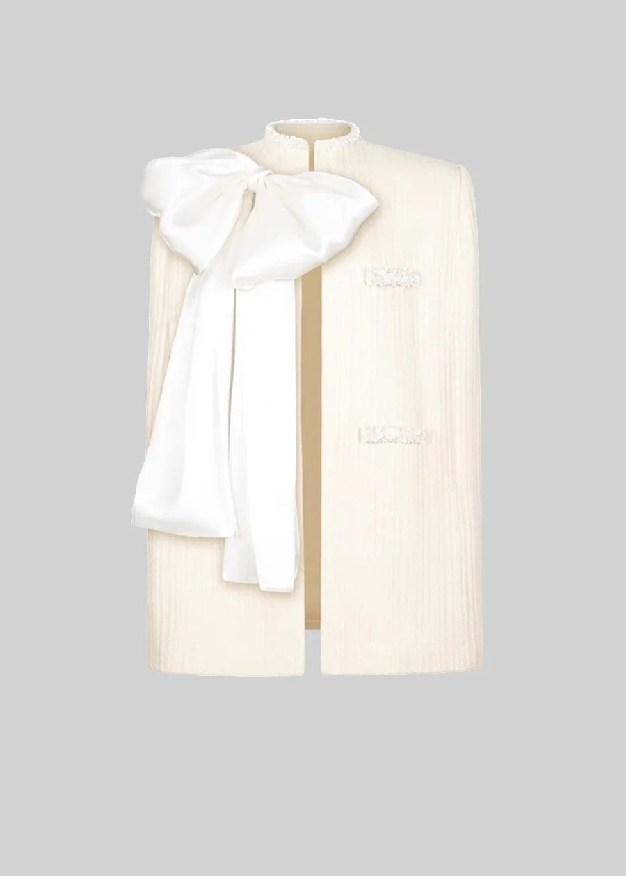 Elegant Textured Overcoat With White Bow Detail - Ivoire