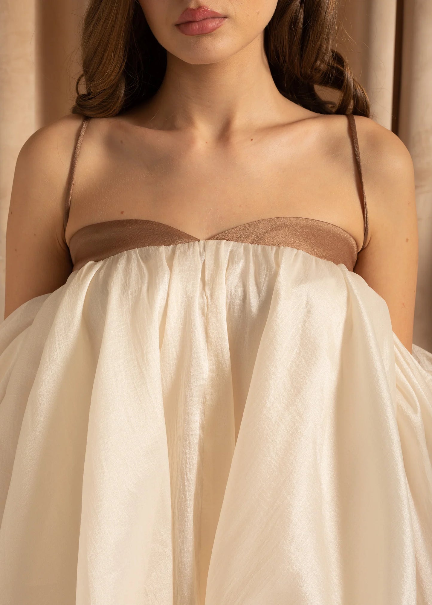 Off Shoulder Flowing Mini Dress With Contrasting Brown Elements - Beige