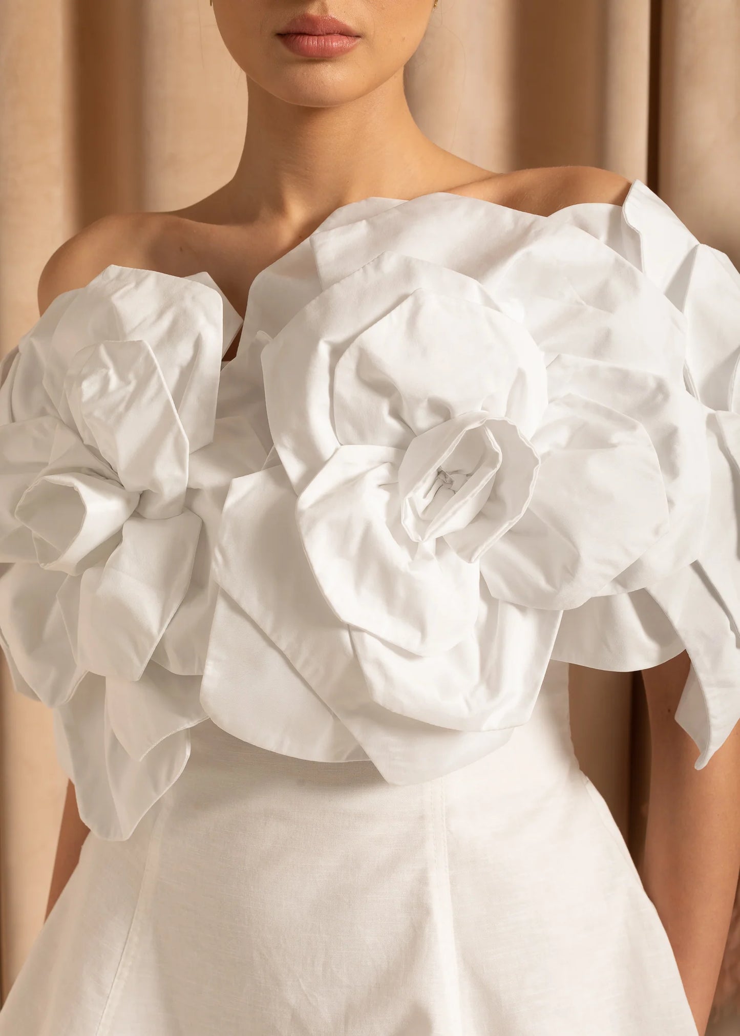 Elegant Mini Dress With Oversized Neckline Flowers - White