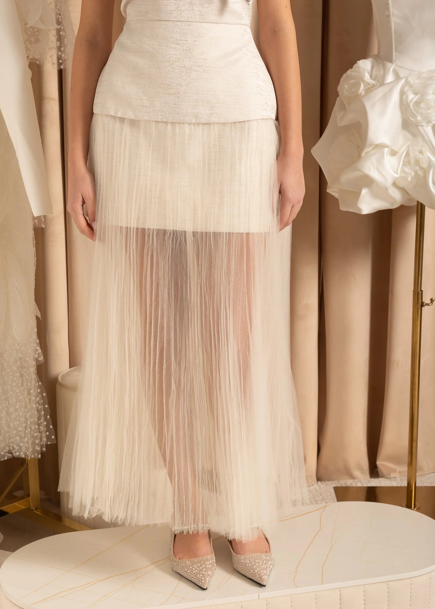 Fitted Dress With Tulle Skirt And Decorative Shoulder Bow- Ivoire