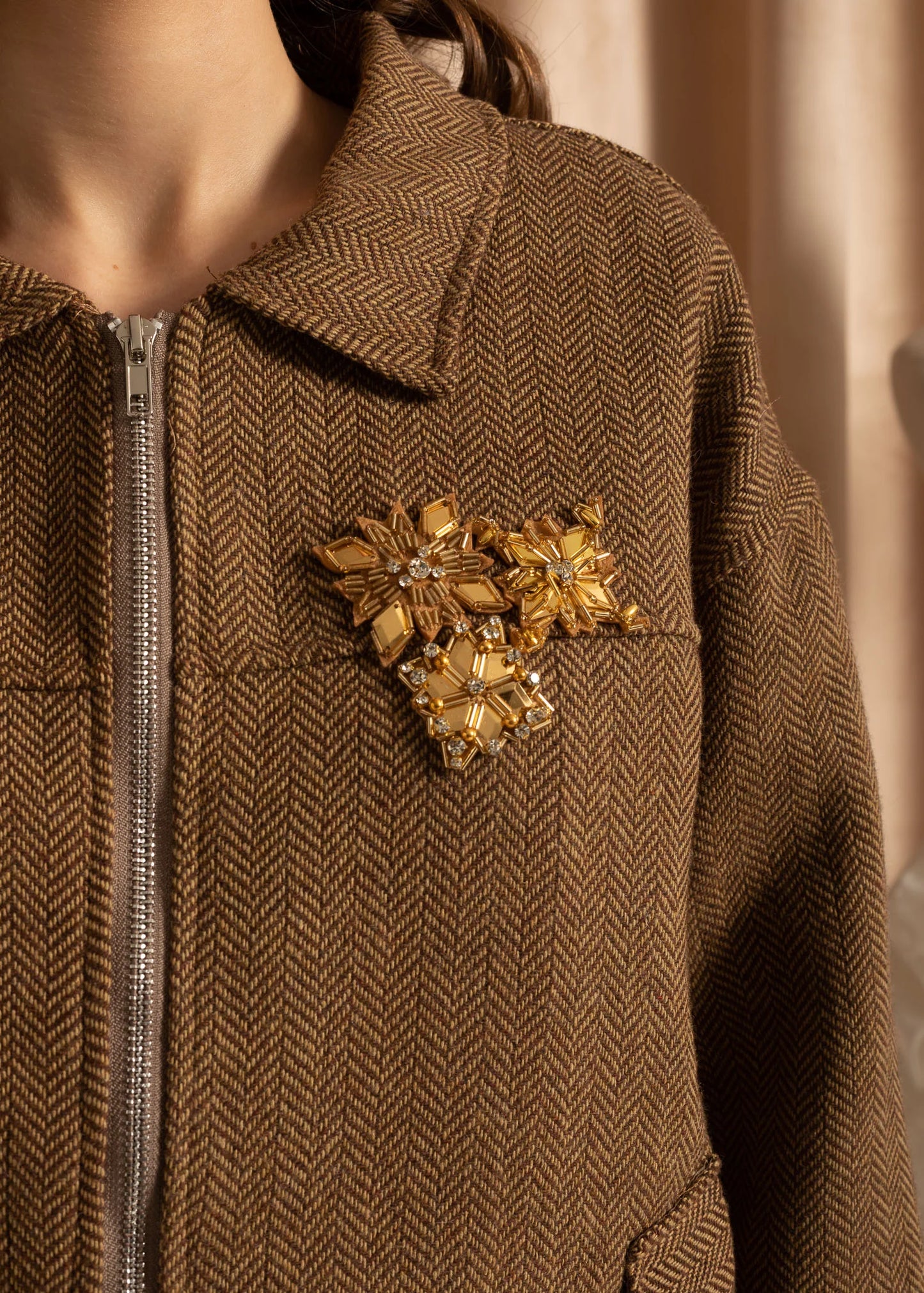 Knitted Two Piece Ensemble With Zip-up Jacket And Pleated Skirt - Brown