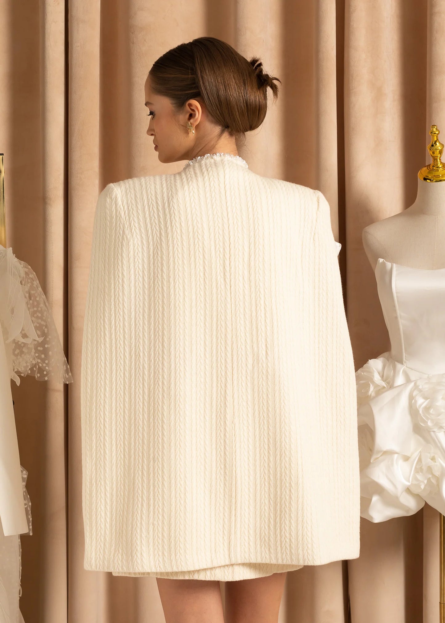 Elegant Textured Overcoat With White Bow Detail - Ivoire