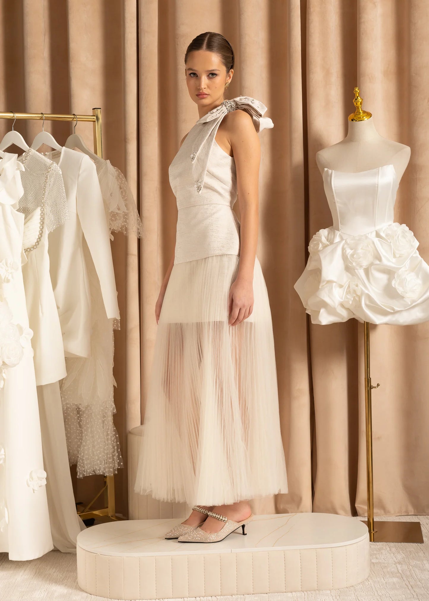 Fitted Dress With Tulle Skirt And Decorative Shoulder Bow- Ivoire
