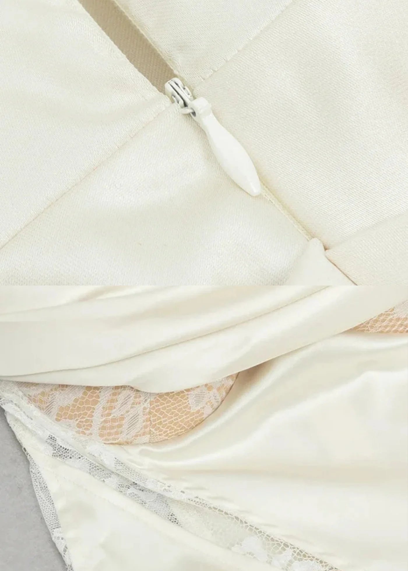 Elegant Off-Shoulder Satin Gown With Lace Details And Flowing Skirt - Ivoire