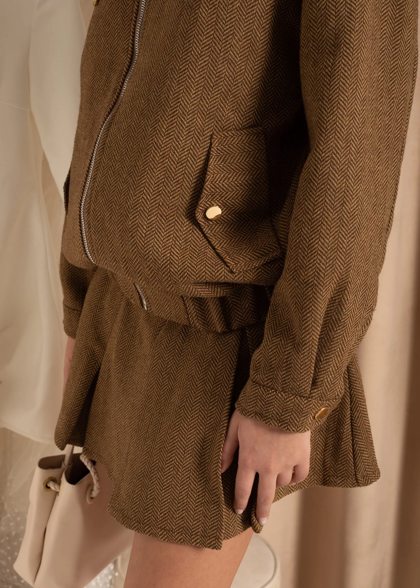 Knitted Two Piece Ensemble With Zip-up Jacket And Pleated Skirt - Brown
