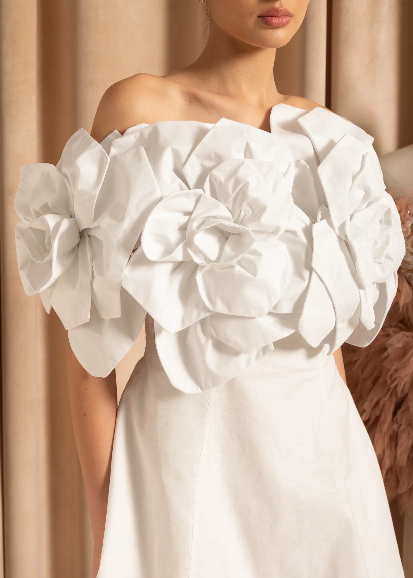 Elegant Mini Dress With Oversized Neckline Flowers - White