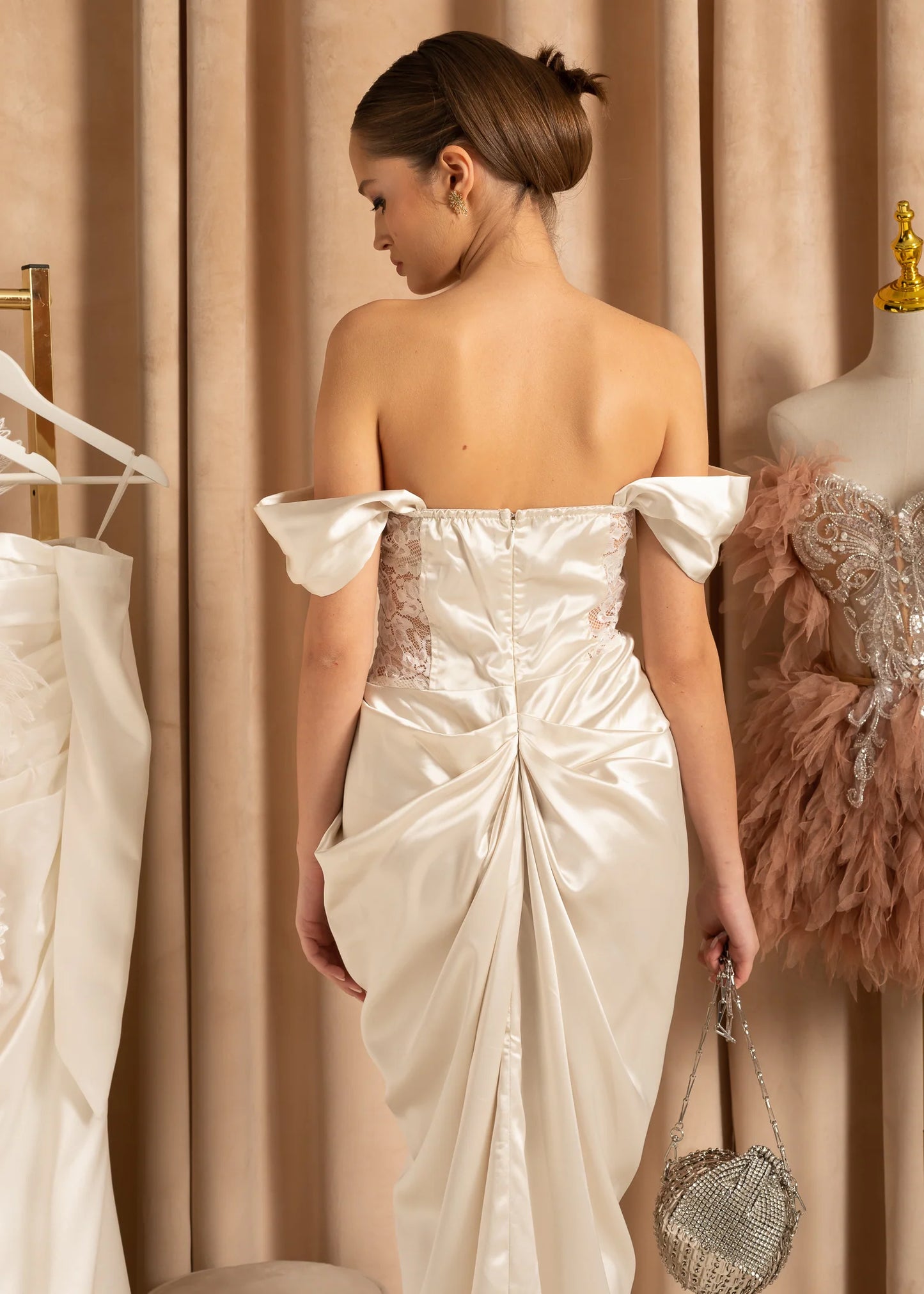 Elegant Off-Shoulder Satin Gown With Lace Details And Flowing Skirt - Ivoire