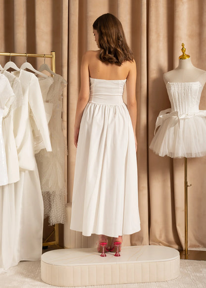 Elegant Strapless Dress with Fitted Bodice And Sweetheart Neckline - White