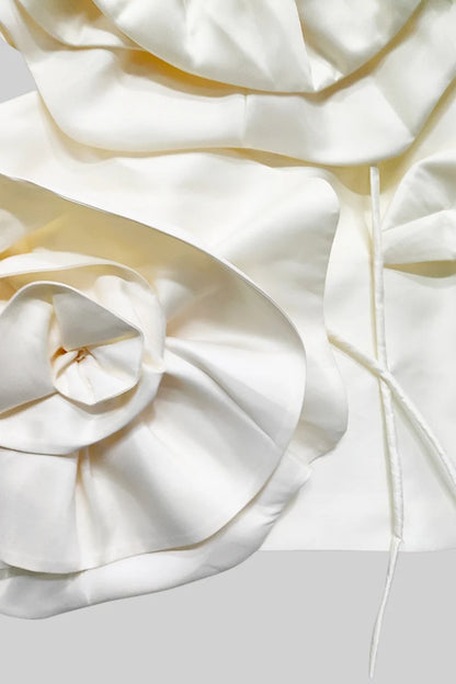 Satin Mini Dress With Oversized 3D Flowers - Ivoire