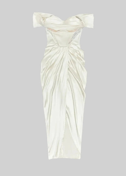Elegant Off-Shoulder Satin Gown With Lace Details And Flowing Skirt - Ivoire