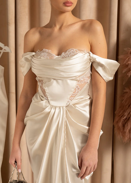 Elegant Off-Shoulder Satin Gown With Lace Details And Flowing Skirt - Ivoire